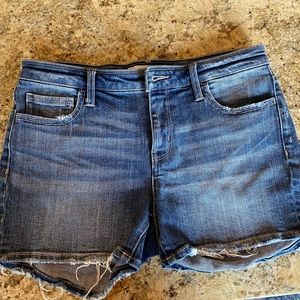 CUUUTE short denim shorts! Size 27